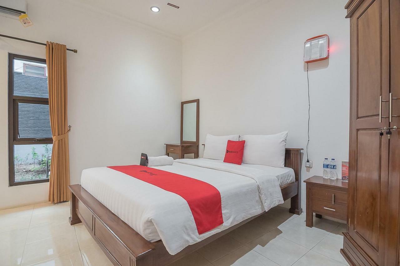 Reddoorz Near Jatinangor Town Square Exterior foto