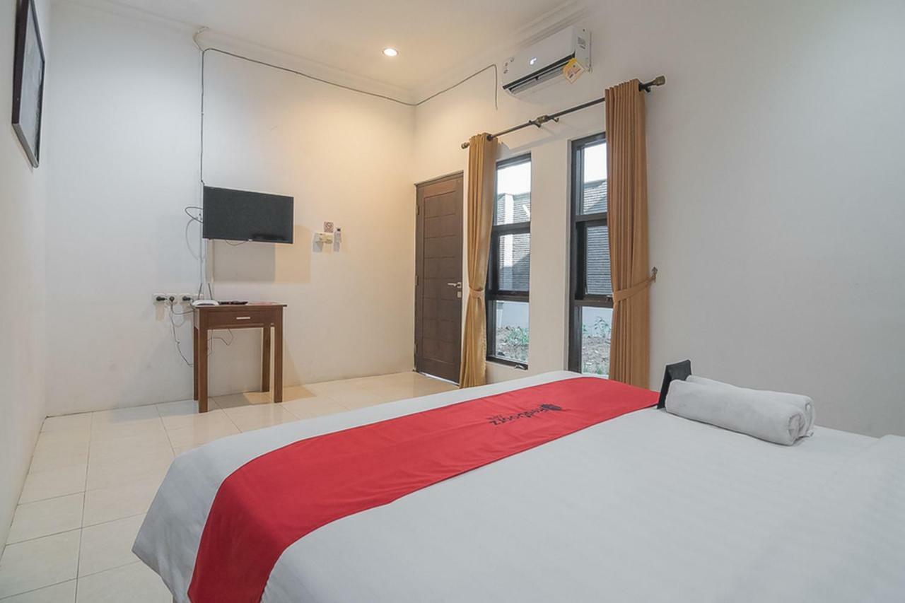 Reddoorz Near Jatinangor Town Square Exterior foto